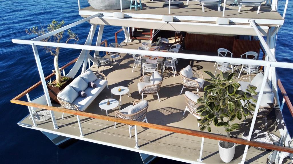 49' Deck at sea