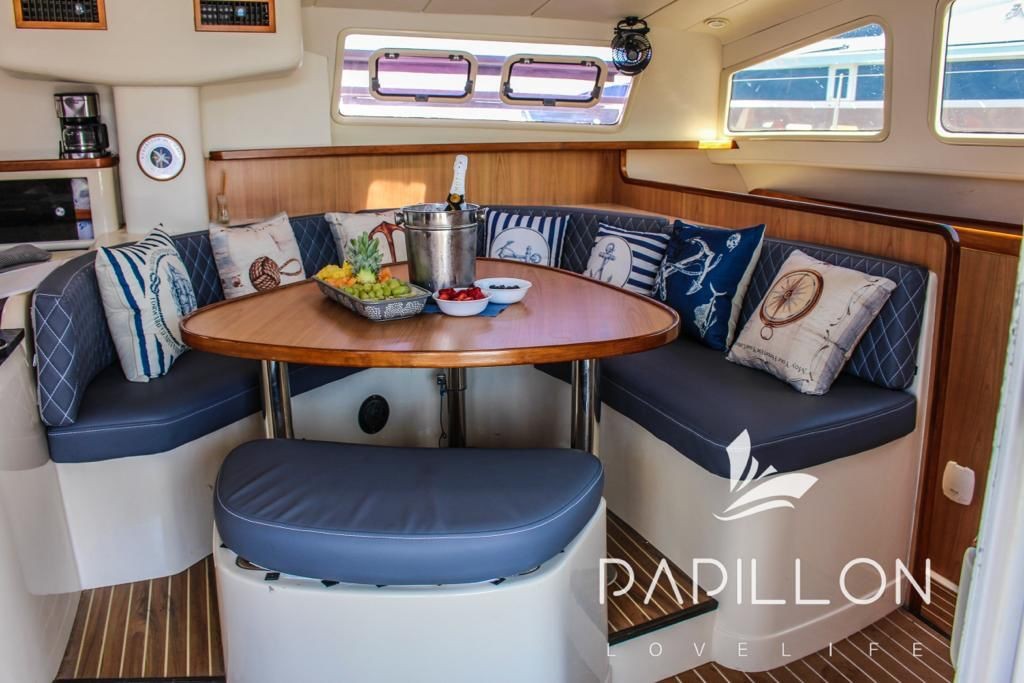 52' Leopard at sea