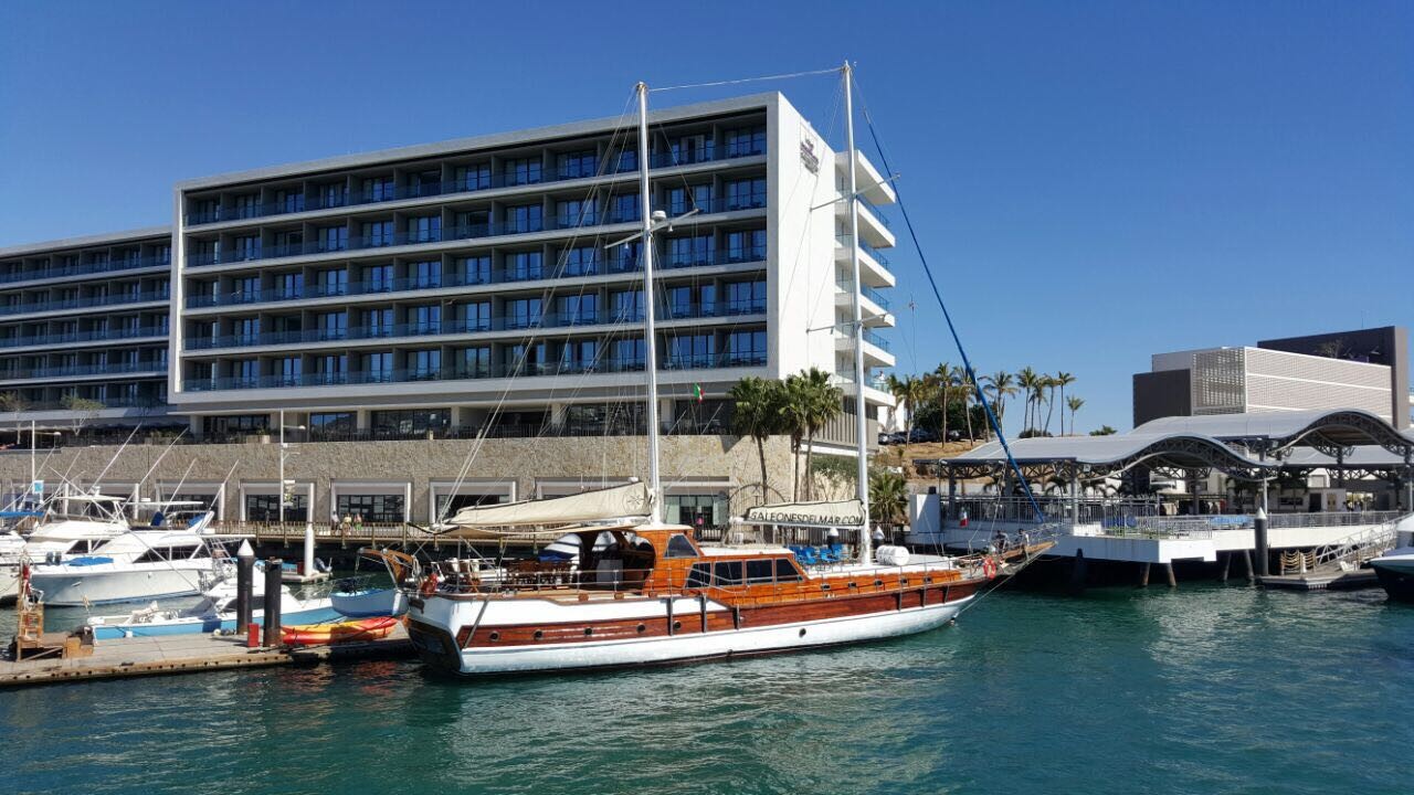 74' Sailing exterior