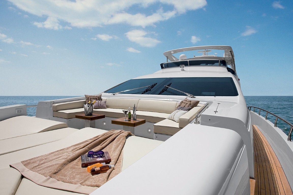 100' Leonardo exterior
