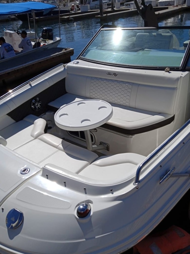 27' Sea Ray interior