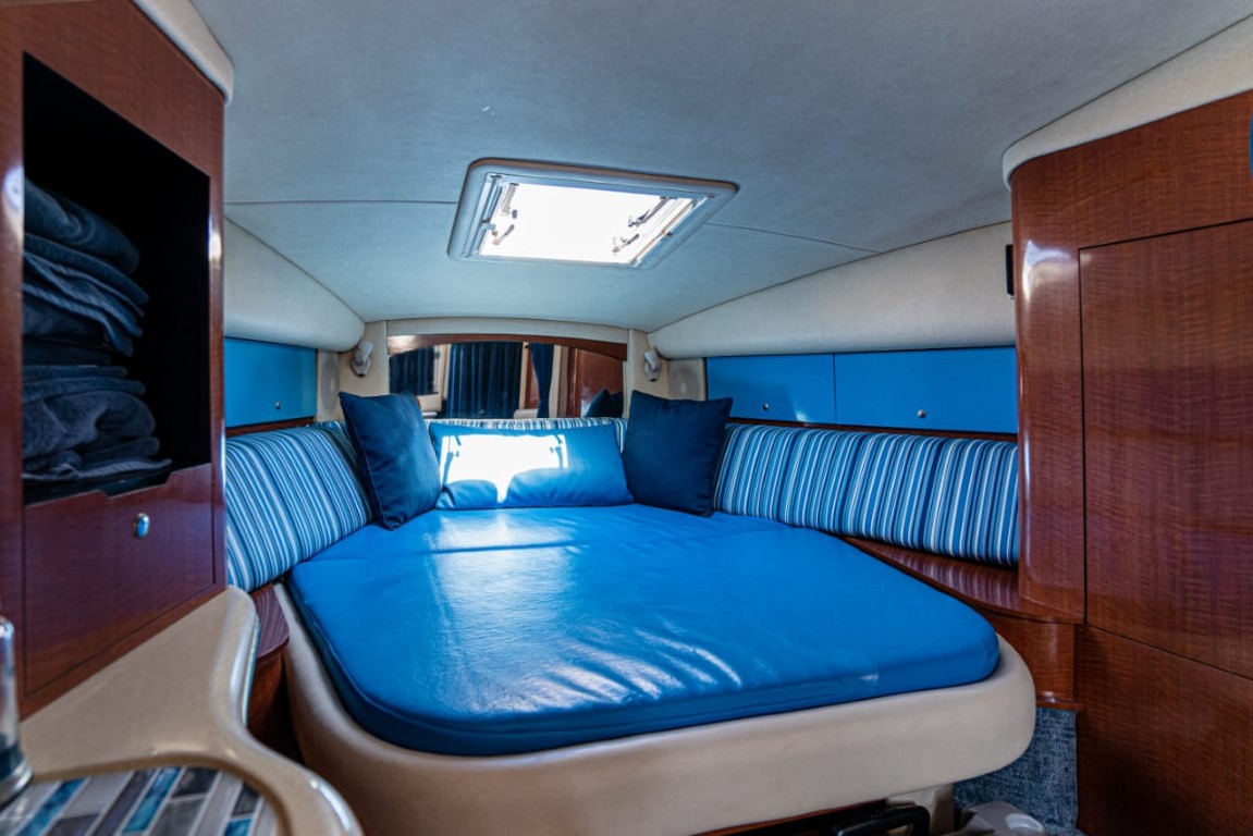 32' Sea Ray deck area