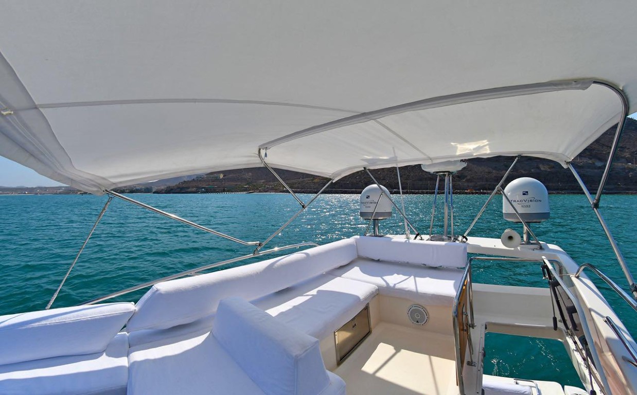 38ft Azimut exterior