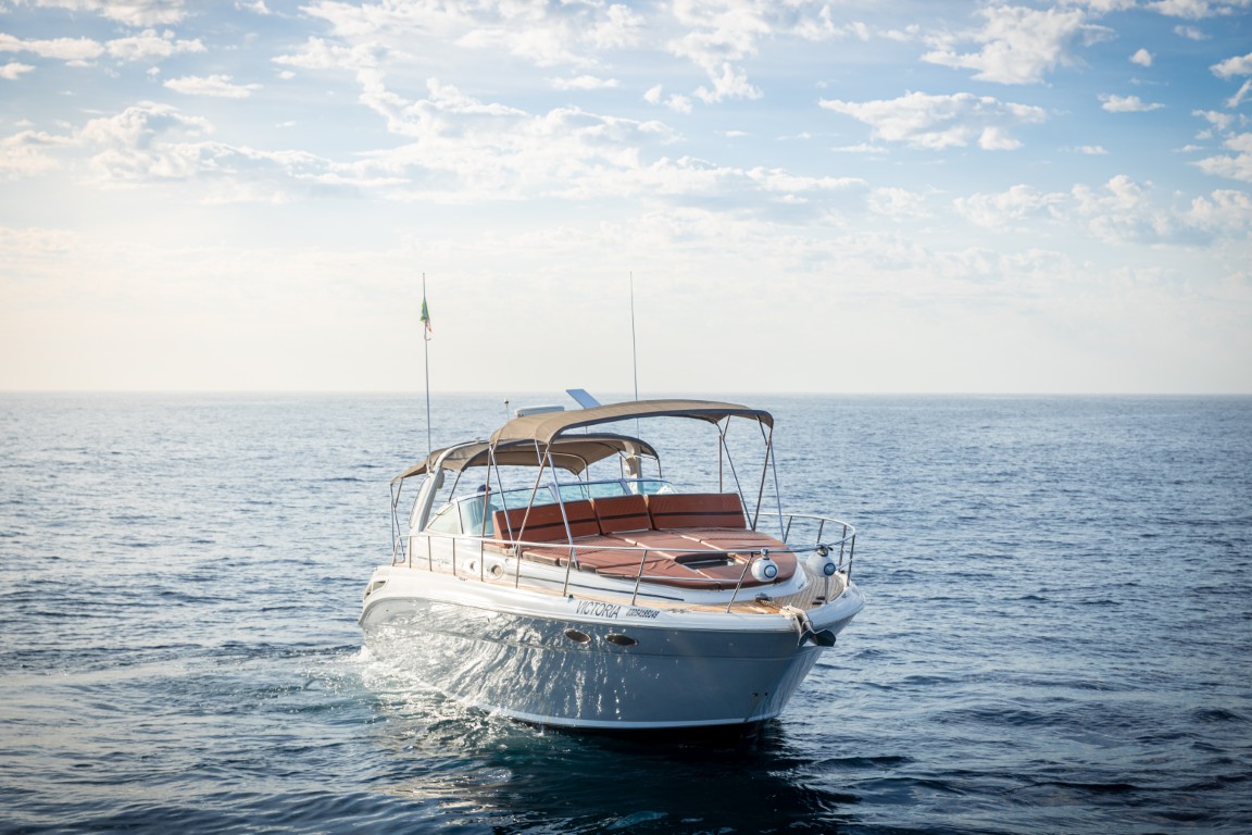 40' Sea Ray Yacht Victoria deck