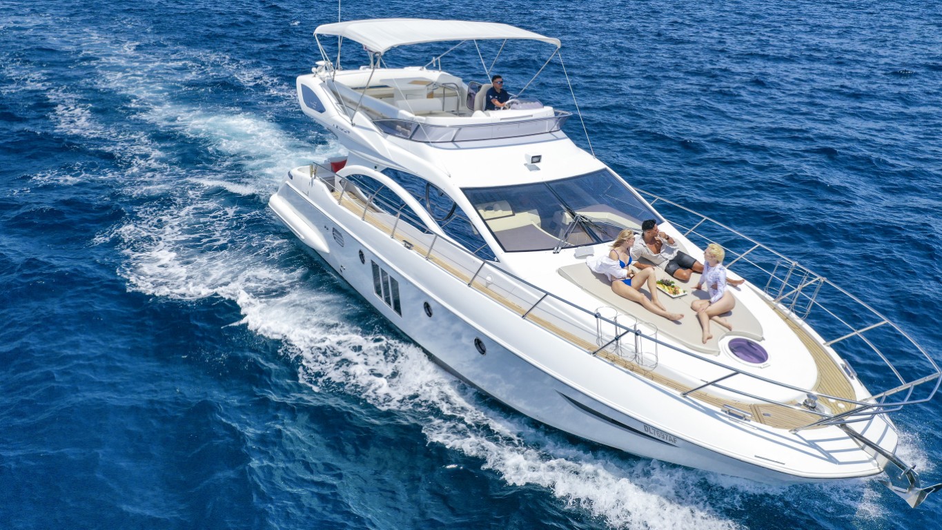 50' Azimut flybridge