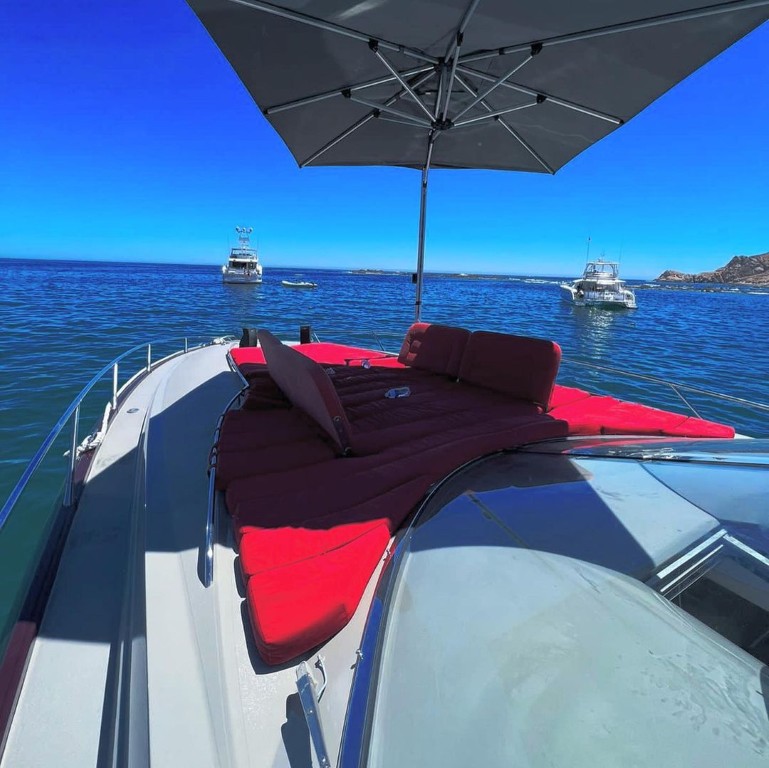 58' Sunseeker at sea