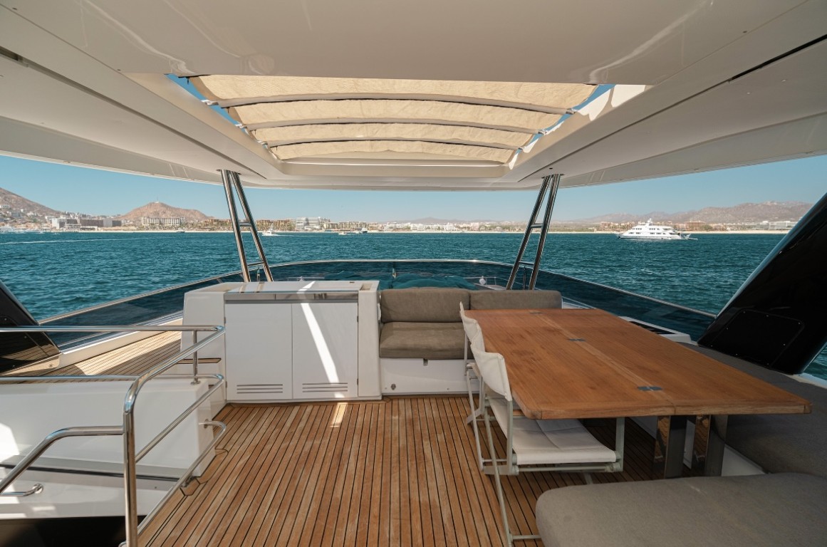 630 Lagoon interior
