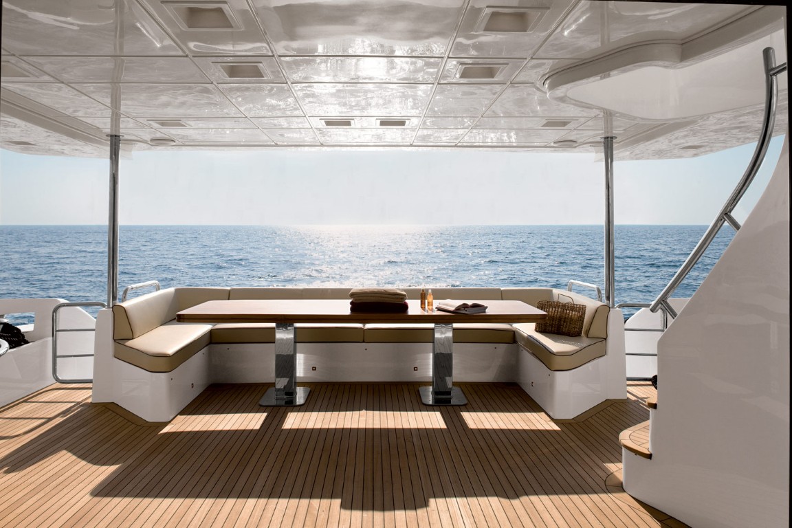 80ft Sunseeker deck